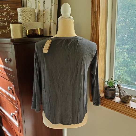 American Eagle Soft and Sexy Gray Cropped Henley - Picture 2 of 3